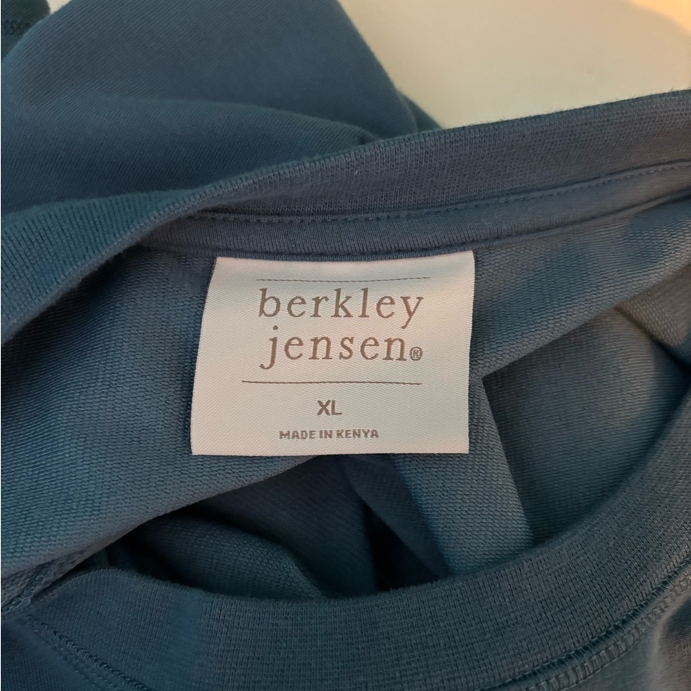 Berkeley Jensen Classic Crewneck Blue Sweater Sweatshirt for Men - Picture 3 of 5